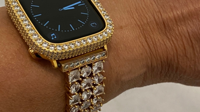 10 Stylish Apple Watch Bands for Every Fashionista