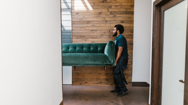 Understanding the Benefits of Hiring Local Moving Experts